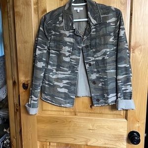 Maurice Adorable light camo jacket with embroidered back.Size S